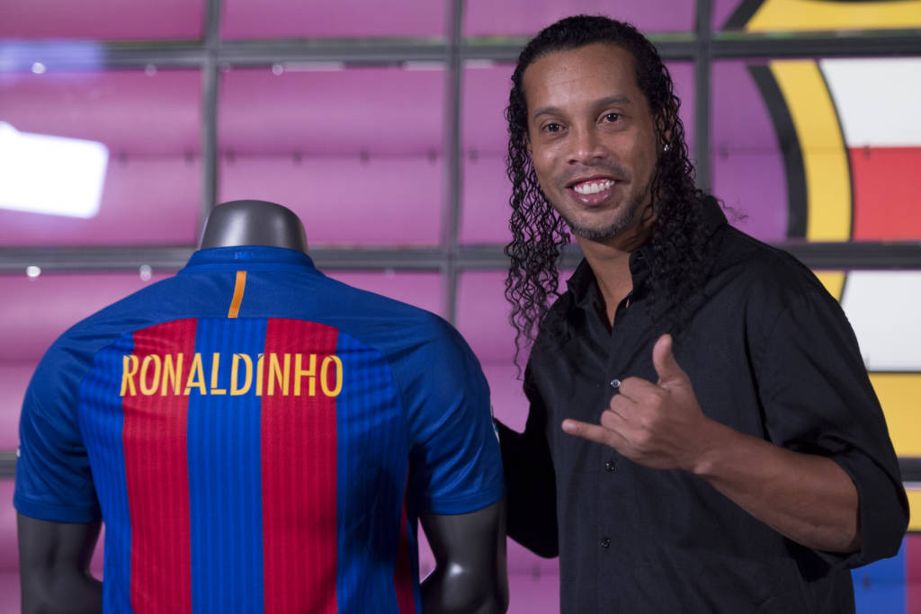 Primeiro compromisso de Ronaldinho Gaúcho como ebaixador do Barça pode ser uma viagem à China (Foto: Josep Lago/AFP)