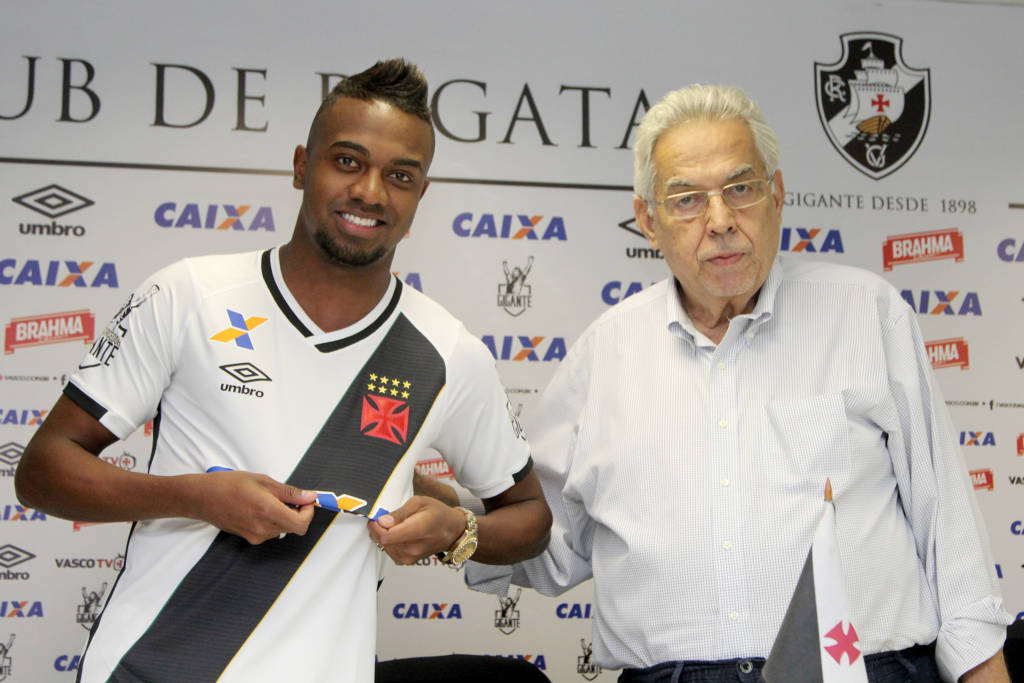 Kelvin assinou com o Vasco por empréstimo de um ano (Foto: Paulo Fernandes/Vasco)