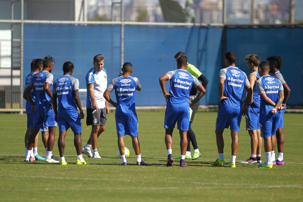 Renato Portaluppi irá promover a estreia de novos reforços (Foto: Lucas Uebel/Grêmio FBPA)