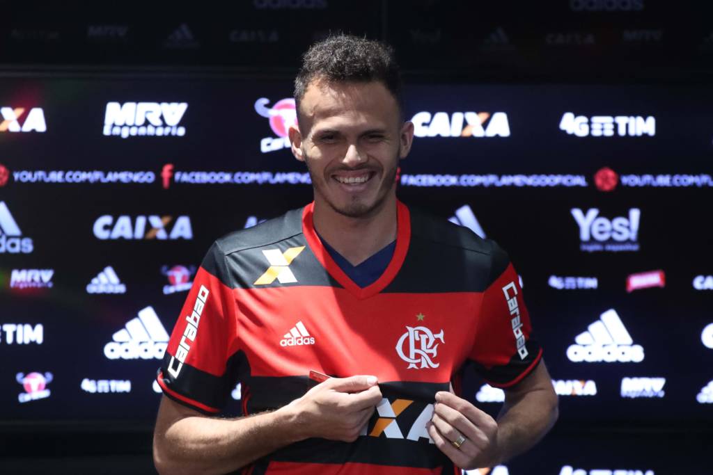 Renê foi apresentado oficialmente com a camisa do Sport (Foto: Gilvan de Souza/Flamengo)