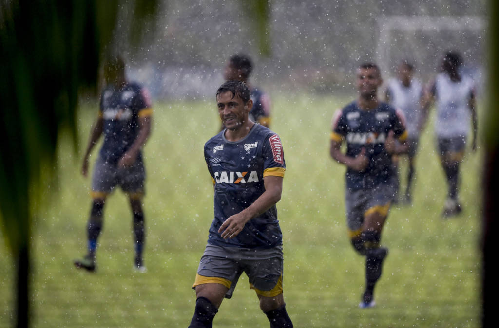 Treino teve que ser cancelado após temporal atingir a região do CT do Cruzeiro (Foto: Washington Alves/Light Press/Cruzeiro)