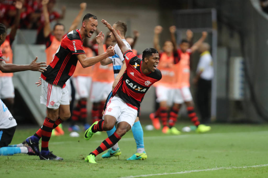 Berrío esteou em grande estilo pelo Flamengo (Foto: Francisco Stuckert/Raw Imagens/Gazeta Press)