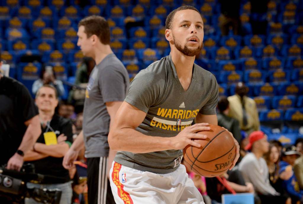 OAKLAND, CA - FEBRUARY 8: Stephen Curry #30 of the Golden State Warriors warms up before the game against the Chicago Bulls on February 8, 2017 at ORACLE Arena in Oakland, California. NOTE TO USER: User expressly acknowledges and agrees that, by downloading and or using this photograph, user is consenting to the terms and conditions of Getty Images License Agreement. Mandatory Copyright Notice: Copyright 2017 NBAE   Noah Graham/NBAE via Getty Images/AFP