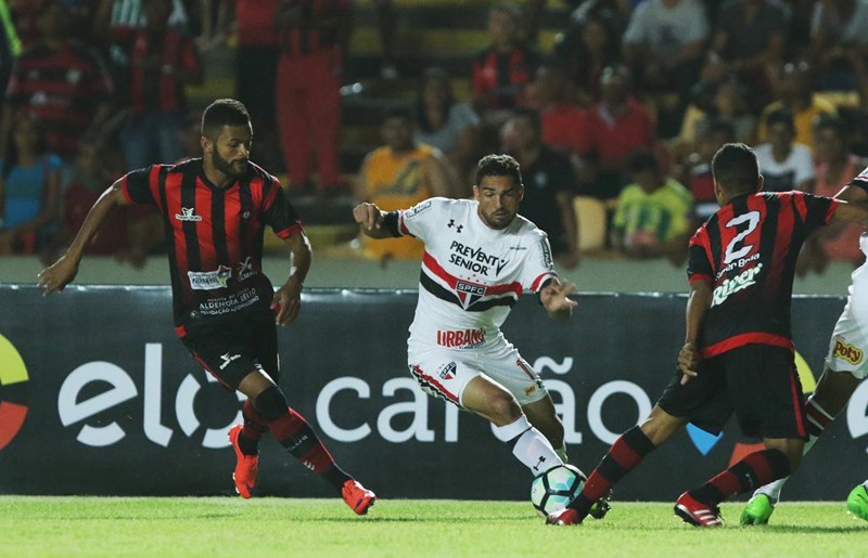 Gilberto anotou o gol da vitória tricolor no primeiro minuto de jogo (Foto: Rubens Chiri/SPFC)