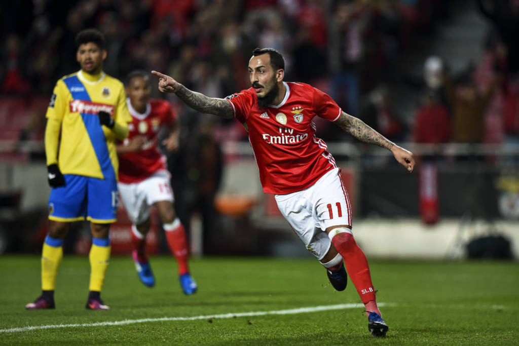 Mitroglou foi o destaque da vitória do Benfica ao marcar dois gols (Foto: Patricia de Melo Moreira/AFP)