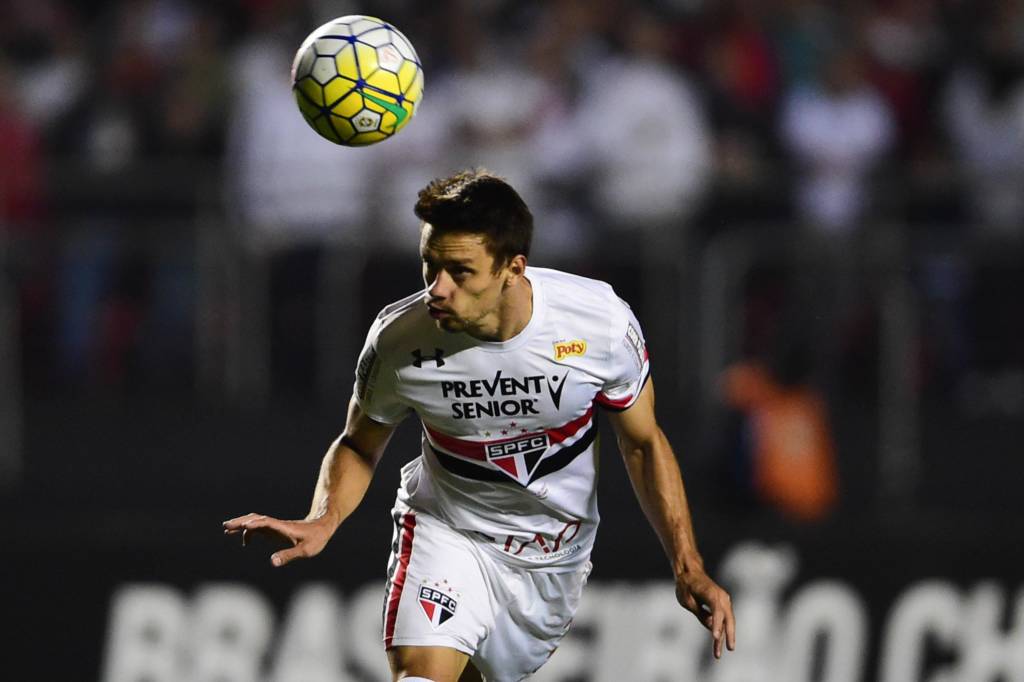 Rodrigo Caio voltou a jogar como zagueiro contra o Moto Club (Foto: Djalma Vassão/Gazeta Press)