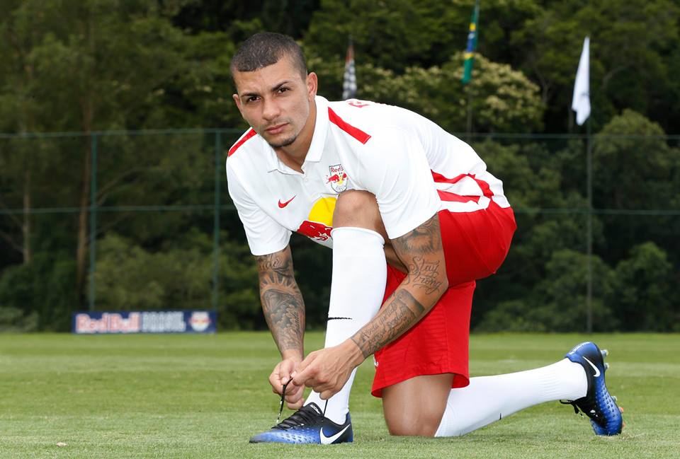 Revelado nas categorias de base do Peixe, Alison não vai aliviar para o ex-clube (Foto: Photos/Red Bull Content Pool)