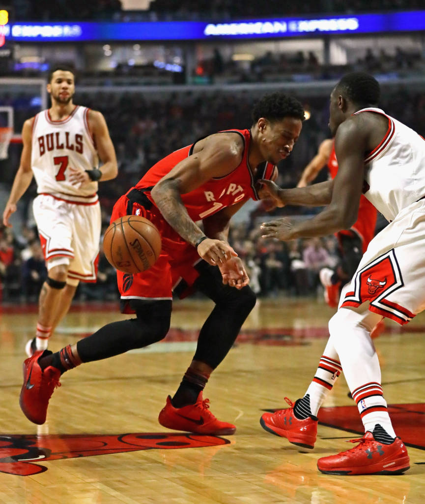 CHICAGO, IL - FEBRUARY 14: DeMar DeRozan #10 of the Toronto Raptors looses control of the ball as he moves against Jerian Grant #2 of the Chicago Bulls at the United Center on February 14, 2017 in Chicago, Illinois. NOTE TO USER: User expressly acknowledges and agrees that, by downloading and/or using this photograph, user is consenting to the terms and conditions of the Getty Images License Agreement.   Jonathan Daniel/Getty Images/AFP