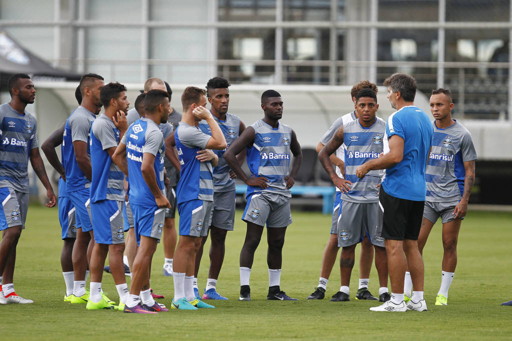 Renato Gaúcho tem problemas para montar o time (Foto: Lucas Uebel/Grêmio FBPA)