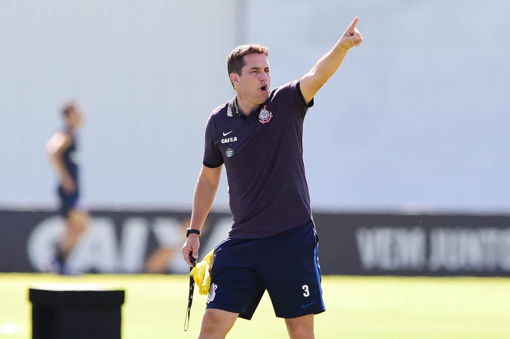Auxiliar promovido do time sub-20 já está de olho no Derby de quarta-feira (foto: Fernando Dantas/Gazeta Press)