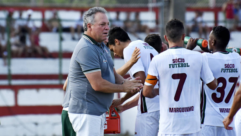 Abel Braga assistiu assistiu os seus reservas vencerem com facilidade neste sábado (Foto: Mailson Santana/Fluminense)