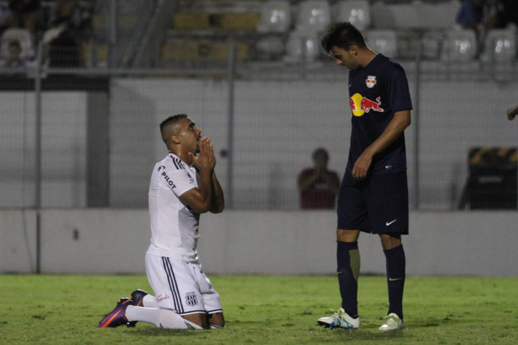 Ponte tentou, mas tropeçou em casa (Foto: Luciano Claudino/Codigo19)