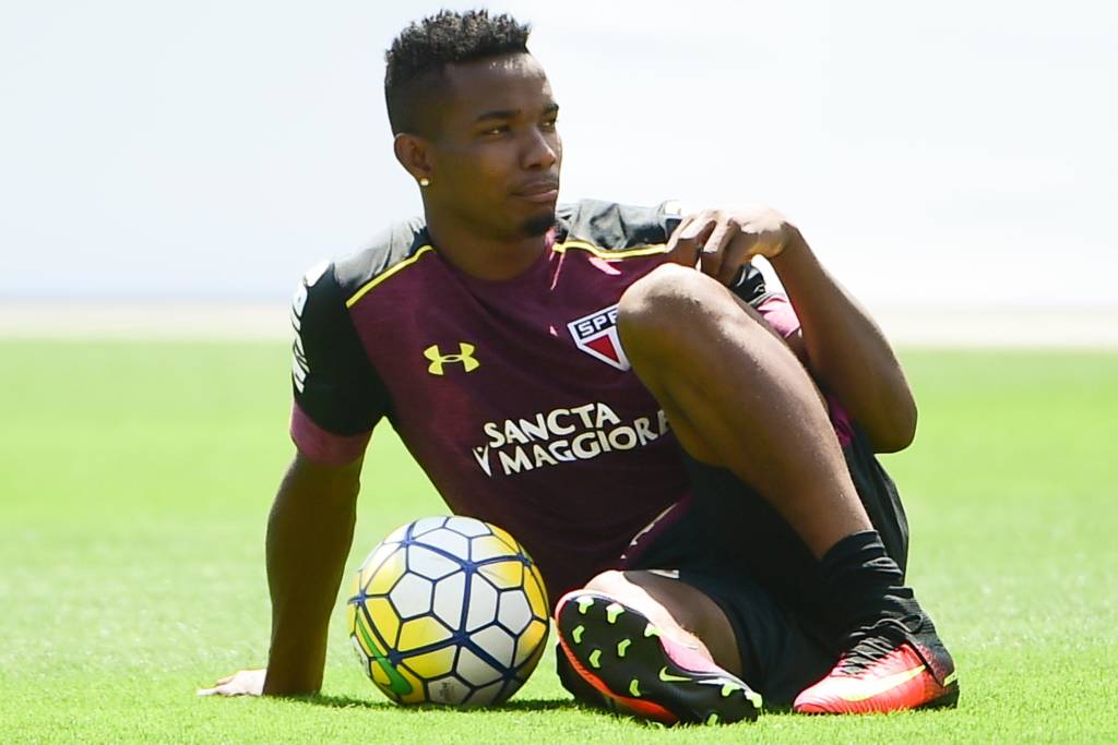 Thiago Mendes foi titular em todos os jogos do São Paulo em 2017 (Foto: Djalma Vassão/Gazeta Press)