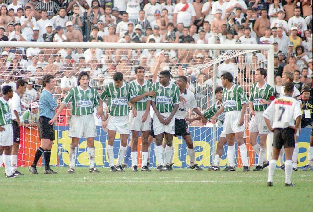 Comandado por Eduardo Amorim fora de campo e Marcelinho dentro dele, Corinthians consagrou-se após vencer o Derby na final do Paulista (Foto: Acervo/Gazeta Press)