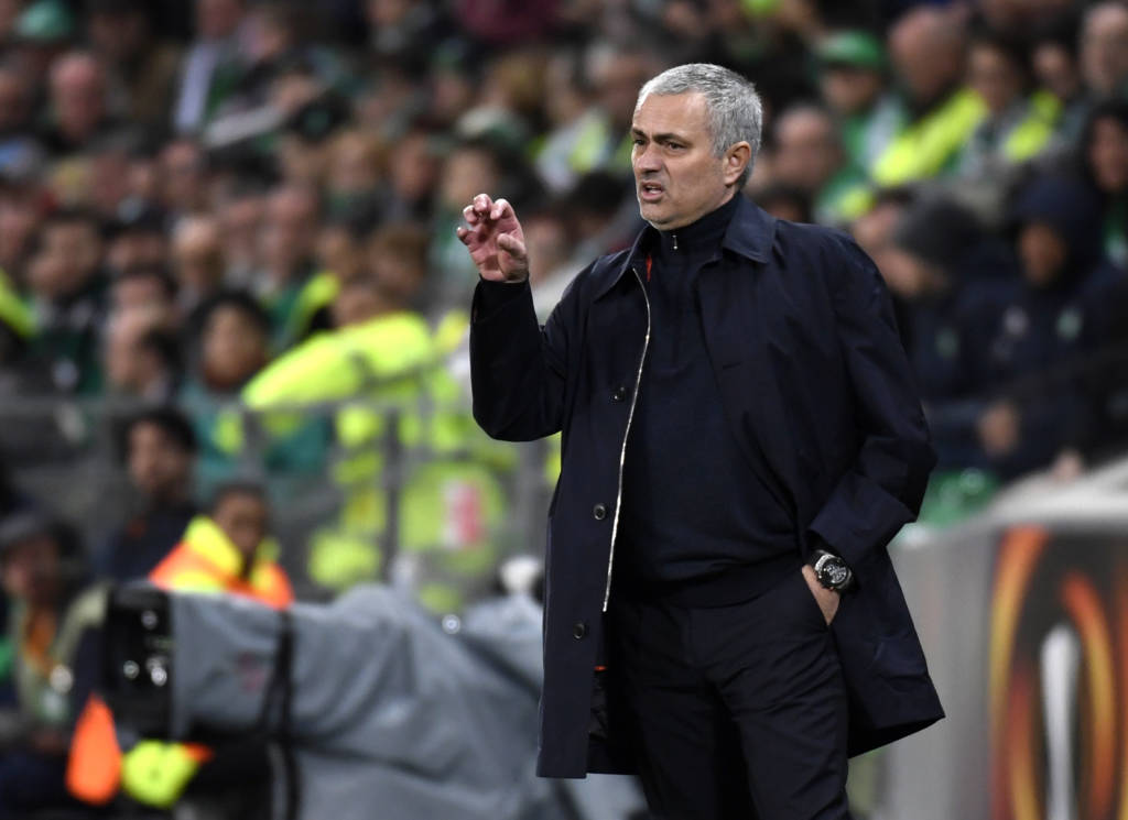 José Mourinho não espera contar com Carrick e Mkhitaryan na Copa da Liga (Foto: Philippe Desmazes/AFP)