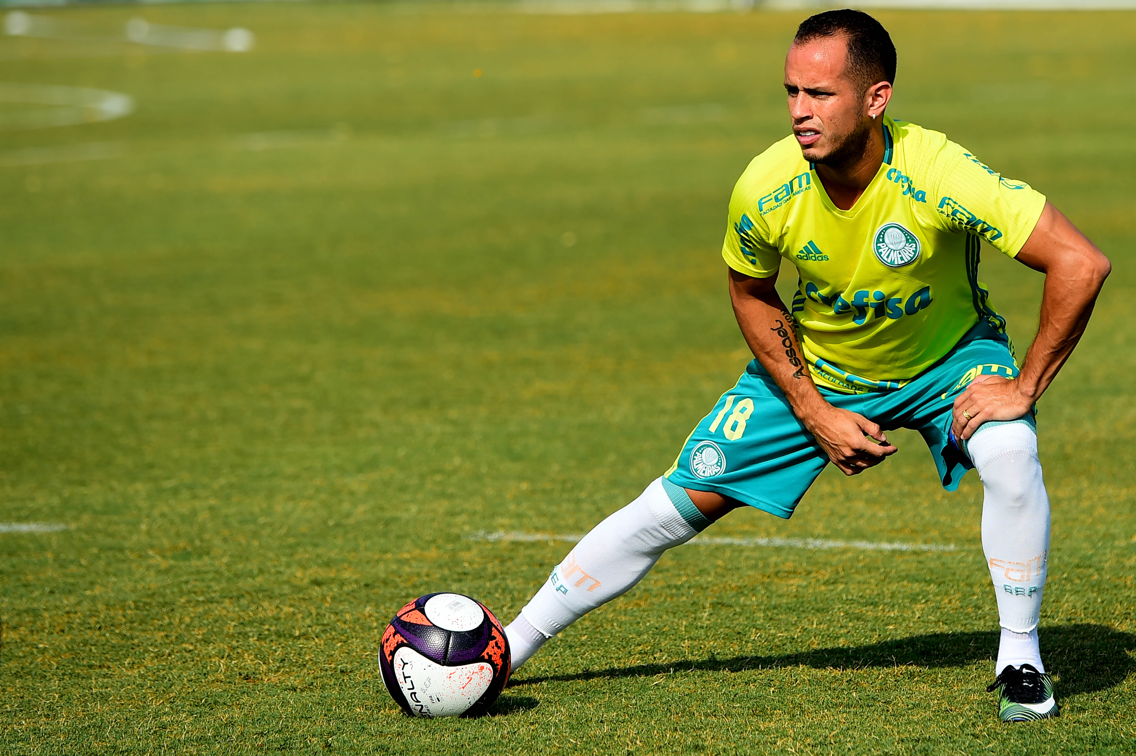 Meia venezuelano deseja estrear na Copa Libertadores contra o Junior Barranquilla (Foto: Sergio Barzaghi/Gazeta Press)