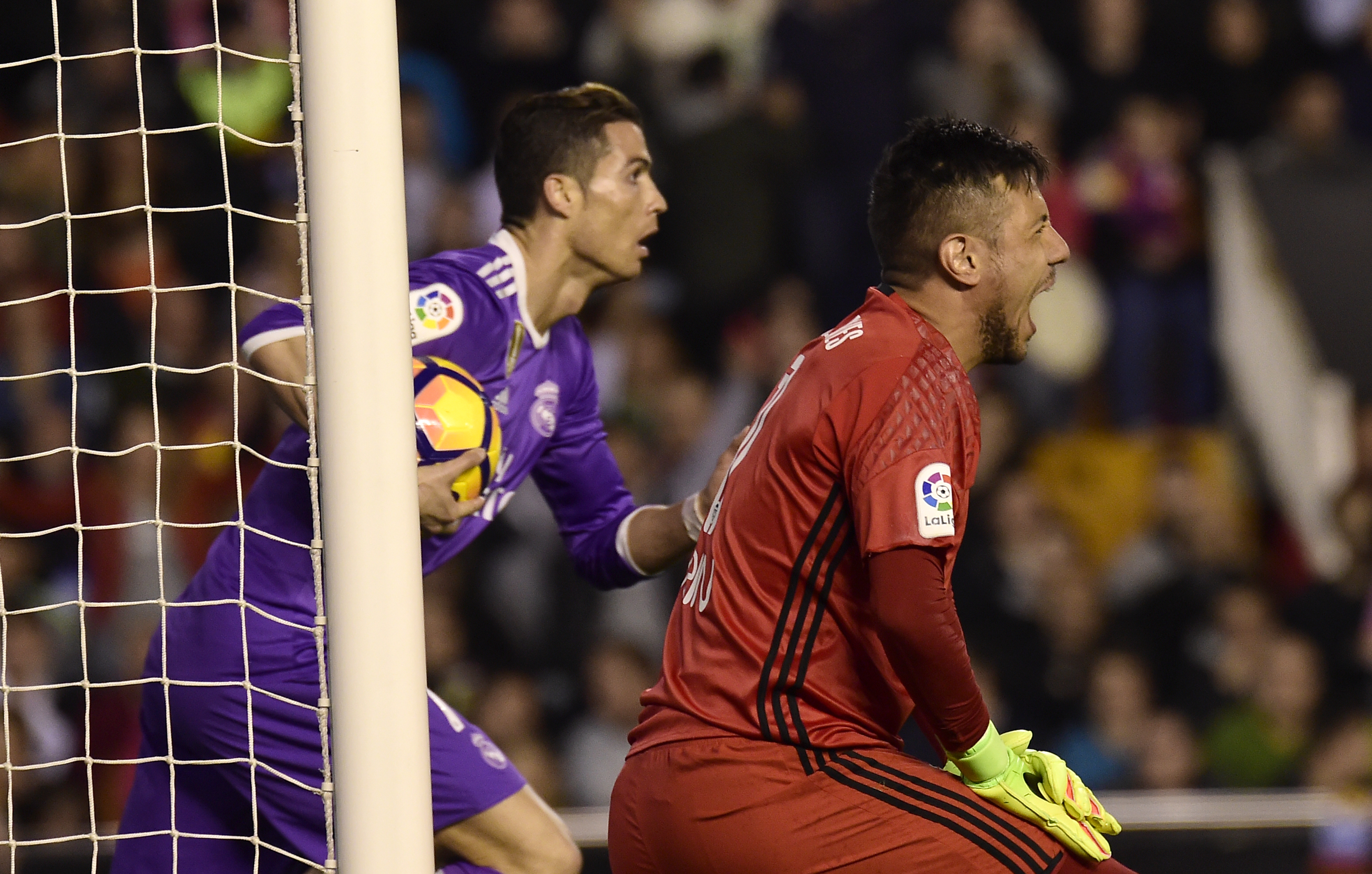Goleiro brasileiro defende os Morcegos desde 2011 (Foto: Jose Jordan/ AFP) 