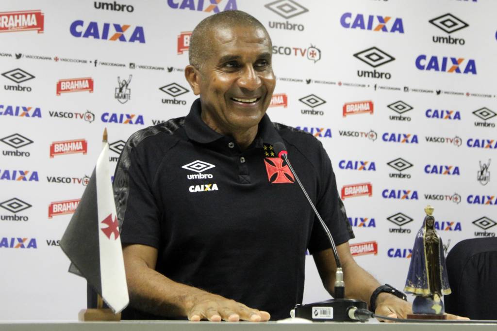 Cristóvão Borges confirmou Luis Fabiano entre os relacionados (Foto: Paulo Fernandes/Vasco.com.br)