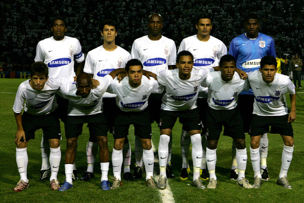 CAMPEONATO BRASILEIRO 2007 - FUTEBOL - ESPORTES - CORINTHIANS X VASCO - esq.dir. em pé. Betão, Bruno Octavio, Fábio Braz, Fábio Ferreira e Felipe. agachados. Everton, Carlos Alberto, Bruno Bonfim Amaral e Arce., antes da penultima rodada do Brasileiro da Série A - Estádio Paulo Machado de Carvalho (Pacaembú) - São Paulo (SP) - Brasil - 28/11/2007 - Foto: Djalma Vassão/Gazeta Press