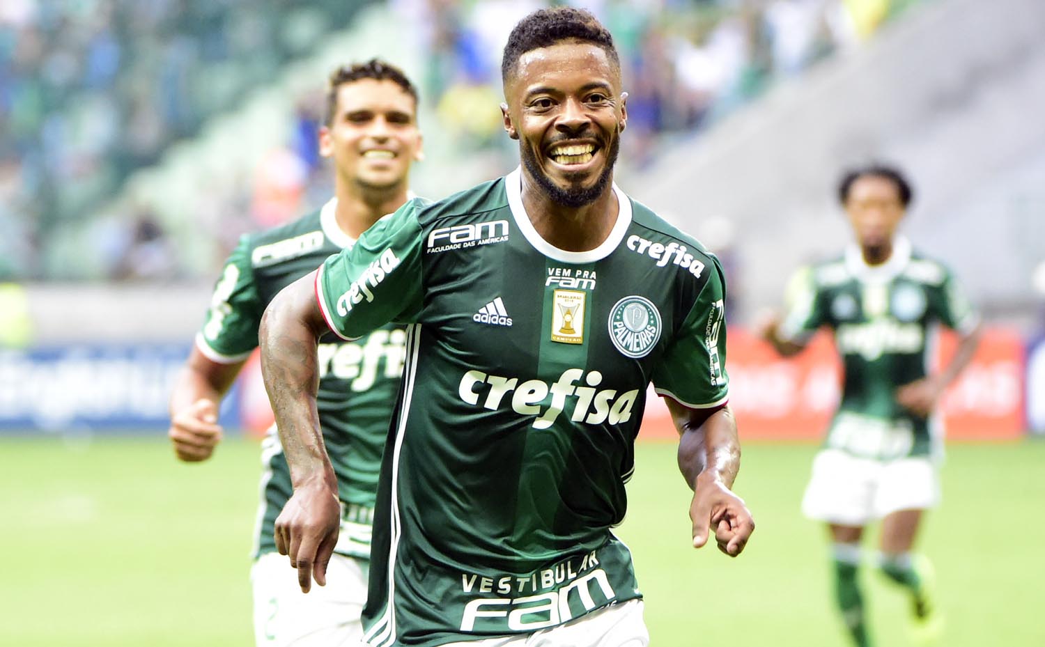 Michel Bastos marcou no segundo tempo (Foto: Djalma Vassao/Gazeta Press)