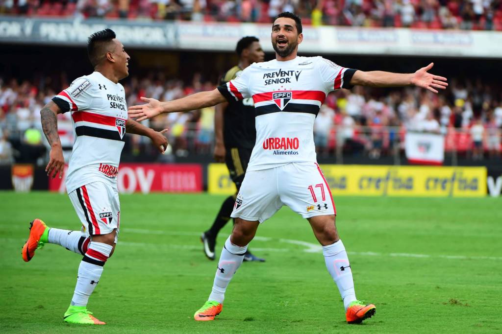 Gilberto já marcou cinco gols nessa temporada (Foto: Sergio Barzagui/Gazeta Press)