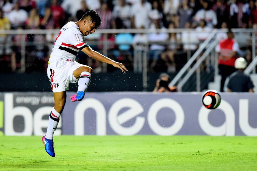 Titular ano passado, Chavez tem perdido espaço por causa de dores musculares (Foto: Sergio Barzagui/Gazeta Press)