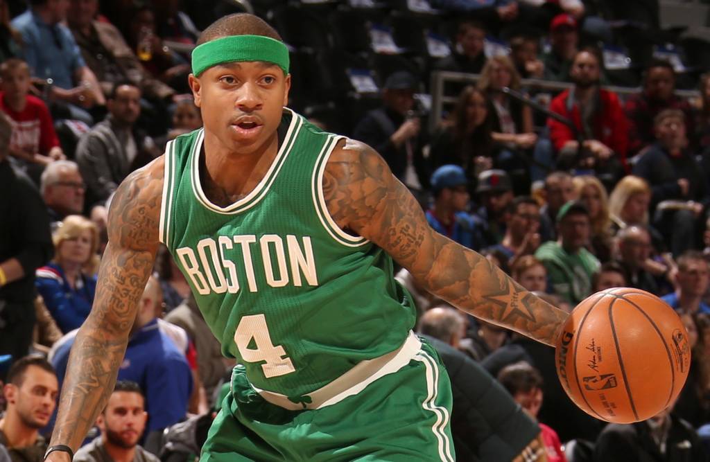Isaiah Thomas mais uma vez comandou uma vitória dos Celtics, anotando 33 pontos (Foto: Brian Sevald/NBAE/Getty Images/AFP)