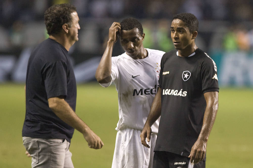 Único gol de Carlos Alberto pelo Corinthians foi contra o Botafogo de Cuca e Jorge Henrique (foto: Daniel Augusto Jr./Ag. Corinthians)