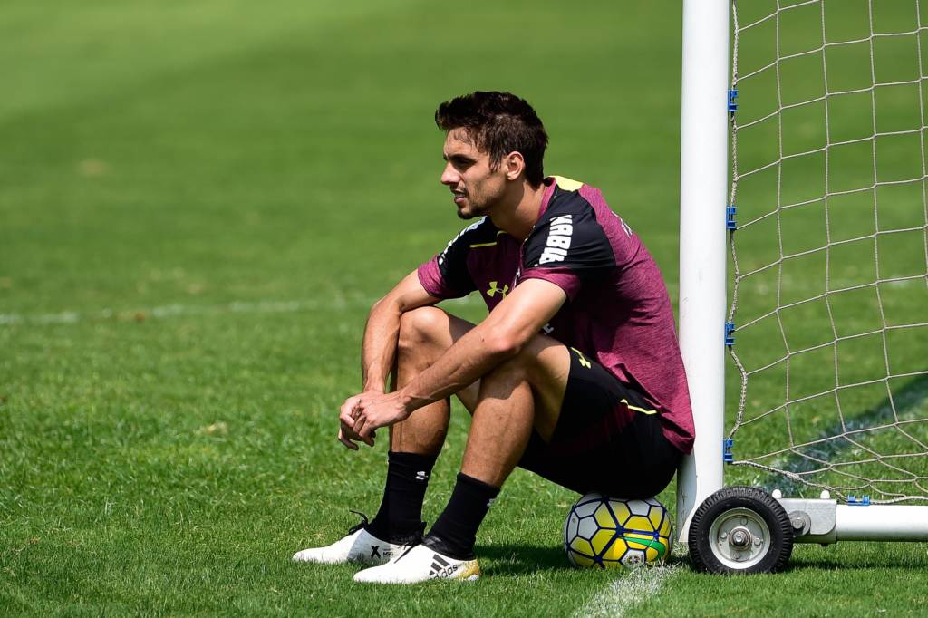 Rodrigo Caio foi poupado contra o Santo André e pode ficar de fora pelo segundo jogo seguido do São Paulo (Foto: Fernando Dantas/Gazeta Press)