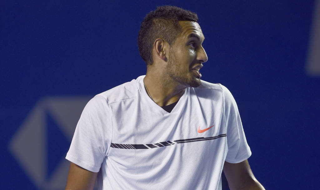 Australian tennis player Nick Kyrgios talks with the referee during the fourth day of the Mexican Tennis Open, in Acapulco, Guerrero State, Mexico, on March 2, 2017. / AFP PHOTO / ALFREDO ESTRELLA