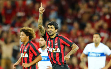 Lucho abriu o placar logo no começo da partida (Foto: Heuler Andrey/AFP)