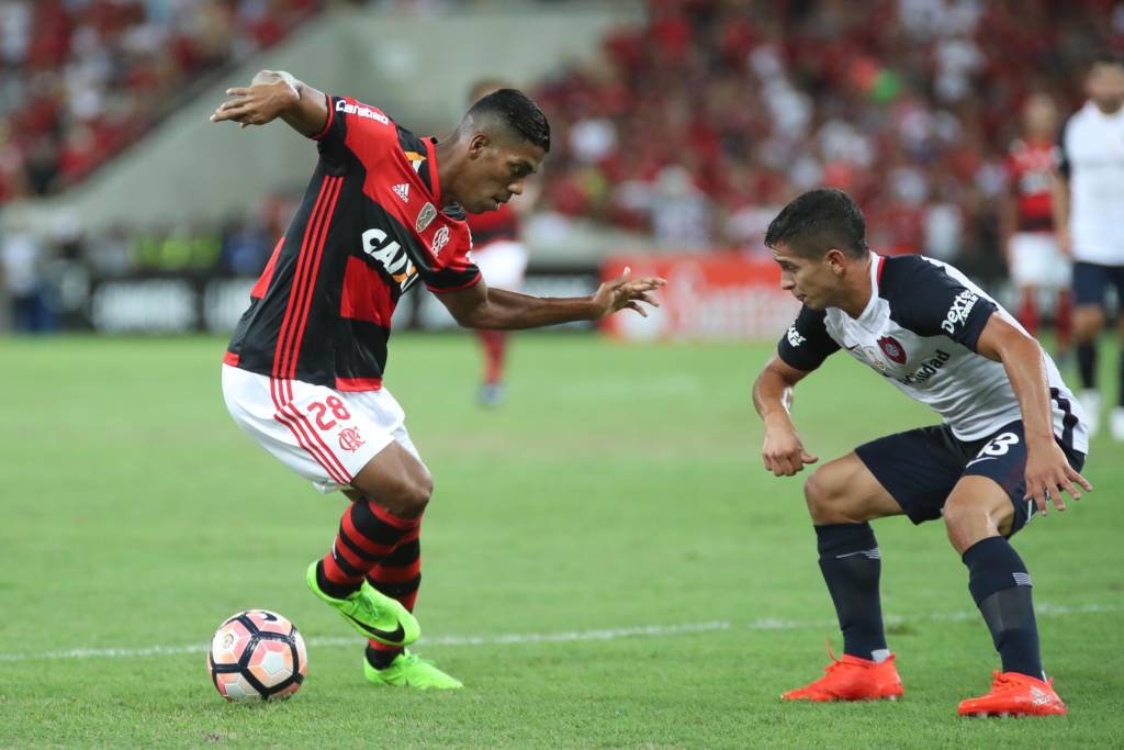 Berrío entrou no lugar de Mancuello, machucado, e foi um dos destaques da partida (Foto: Gilvan de Souza/Flamengo)