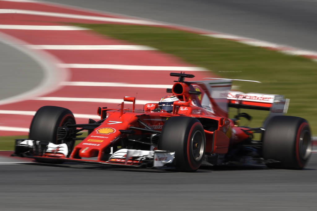 Raikkonen fez o melhor tempo do último dia de testes em Barcelona (Foto: LLUIS GENE/AFP)