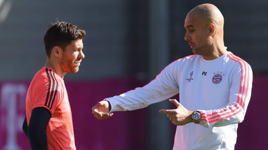 Xabi Alonso foi treinado por Guardiola no Bayern (Foto: AFP)