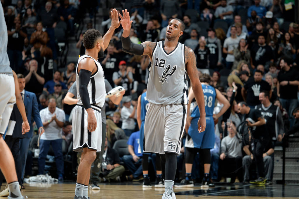 LaMarcus Aldridge (dir) é um dos principais jogadores da NBA (Foto: Mark Sobhani/NBAE via Getty Images/AFP)