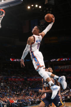Westbrook anotou seu 32º triplo-duplo da temporada (Foto: AFP)