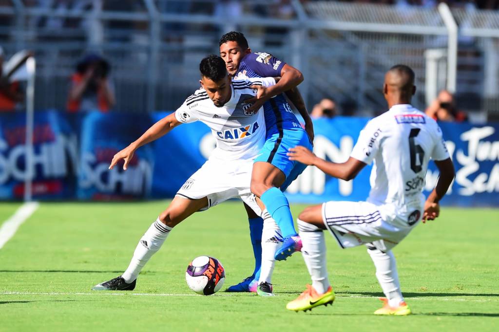 Lucca deu trabalho aos seus ex-companheiros de Corinthians no Moisés Lucarelli (foto: Sergio Barzaghi/Gazeta Press)