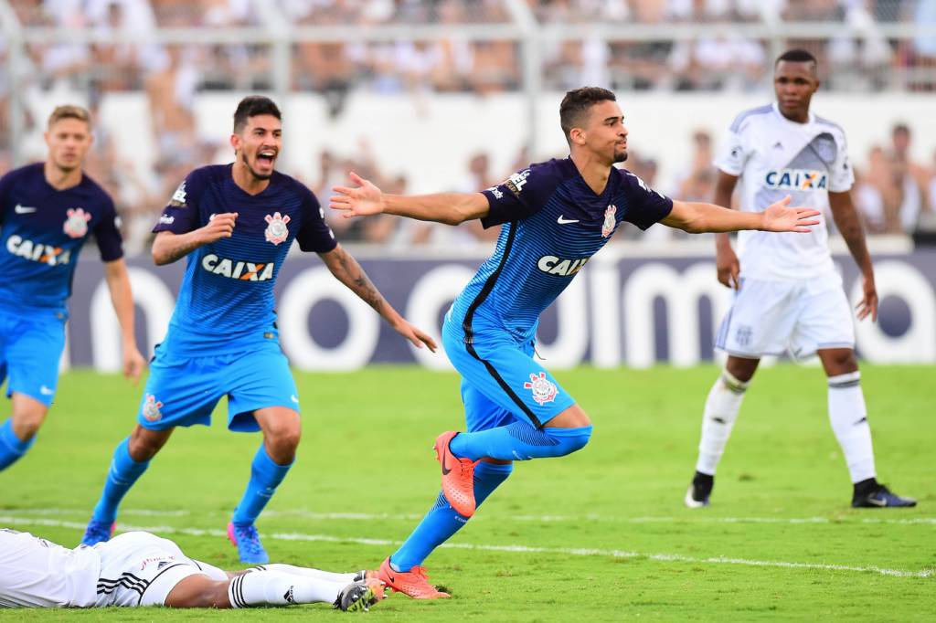 Zagueiro de 18 anos mostrou oportunismo após receber passe de Jô (foto: Sergio Barzaghi/Gazeta Press)