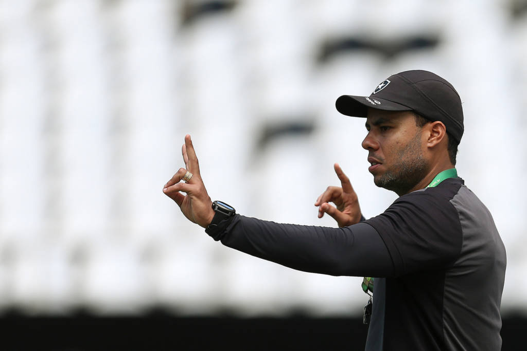 Jair Ventura pede equilíbrio e tranquilidade para Botafogo vencer nesta terça (Foto: Vitor Silva/SSPress/Botafogo)