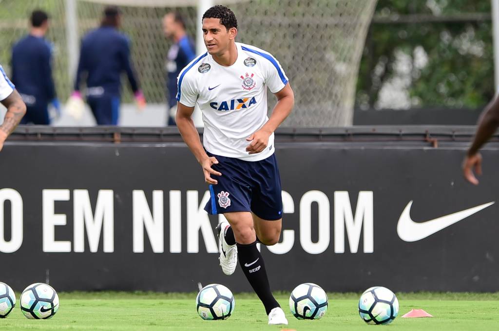 Zagueiro evitou encher a bola do Corinthians após a vitória por 2 a 0 na Arena Pantanal (foto: Fernando Dantas/Gazeta Press)