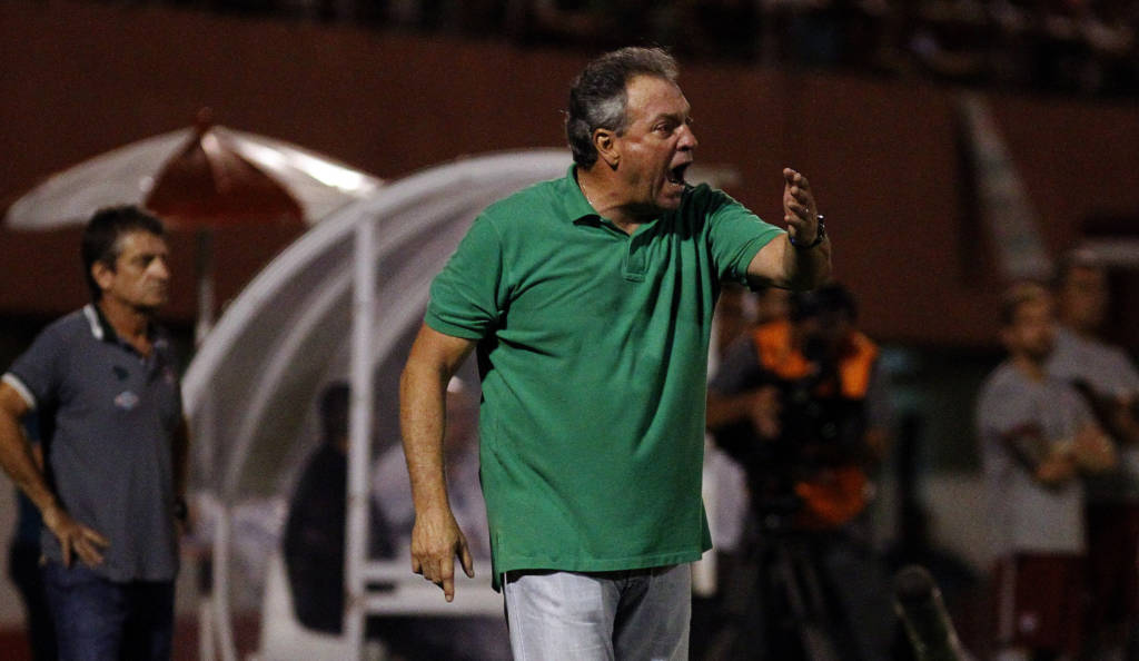 Abel Braga mostra preocupação com setor defensivo do Fluminense (Foto: Nelson Perez/Fluminense)