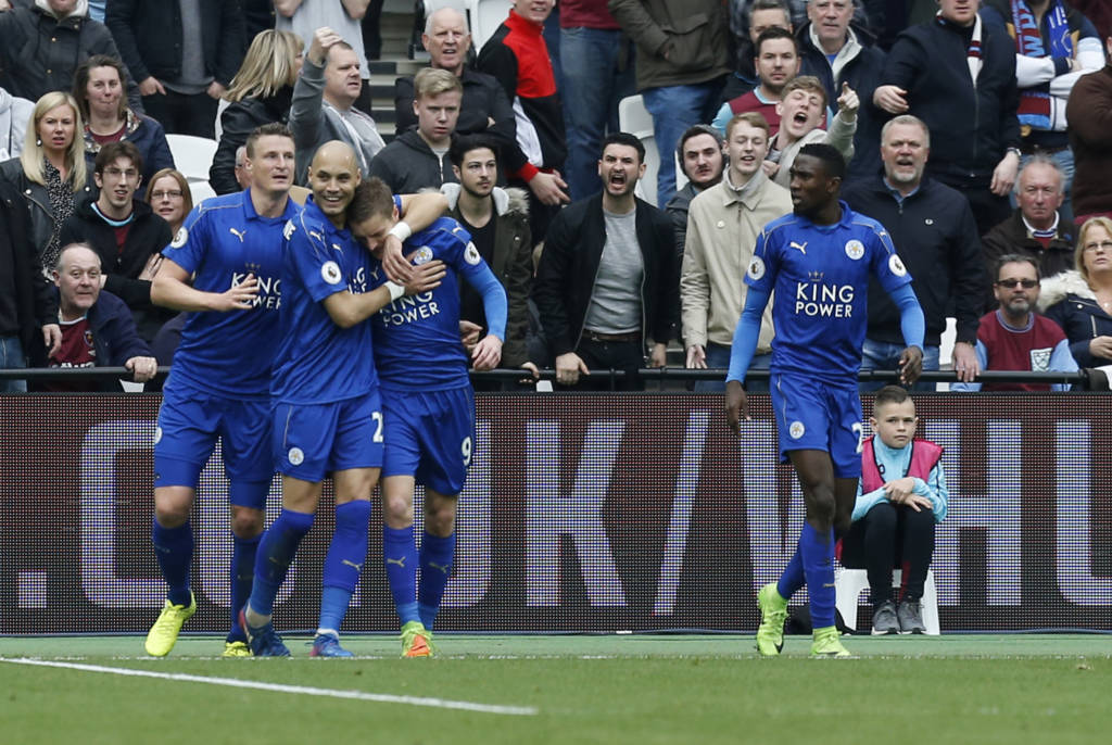 Leicester venceu a terceira seguida no Inglês (Foto: Ian Kington/AFP)