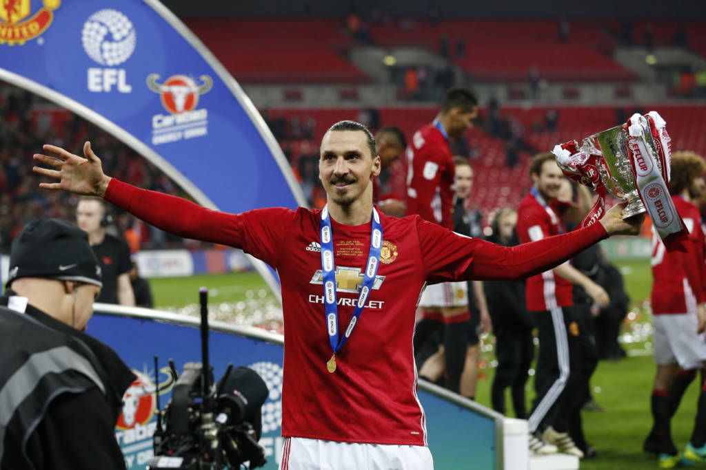 Campeão da Copa da Liga, Ibra quer Campeonato Inglês (Foto: Ian Kington/AFP)