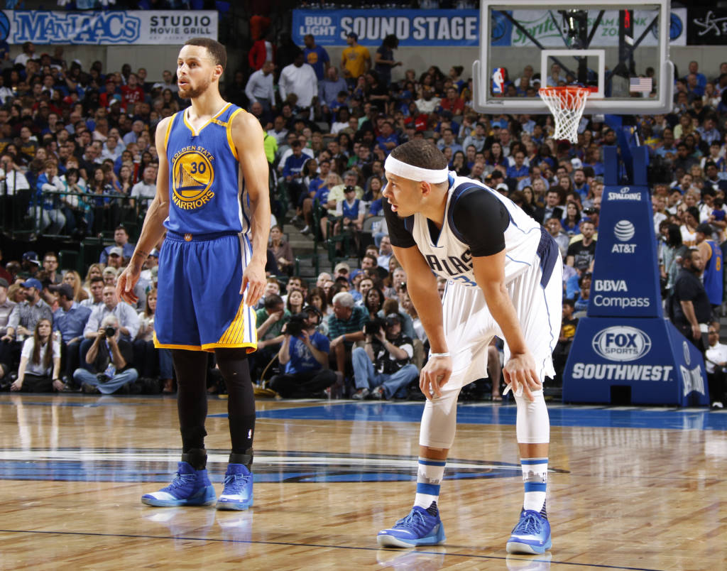 DALLAS, TX - MARCH 21: Stephen Curry #30 of the Golden State Warriors and Seth Curry #30 of the Dallas Mavericks are seen during the game on March 21, 2017 at the American Airlines Center in Dallas, Texas. NOTE TO USER: User expressly acknowledges and agrees that, by downloading and or using this photograph, User is consenting to the terms and conditions of the Getty Images License Agreement. Mandatory Copyright Notice: Copyright 2017 NBAE Danny Bollinger/NBAE via Getty Images/AFP