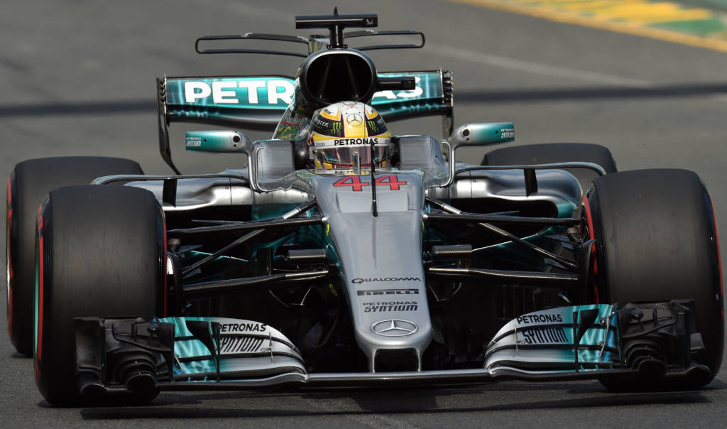 Hamilton começa a temporada 2017 com o pé direito (Foto: AFP)