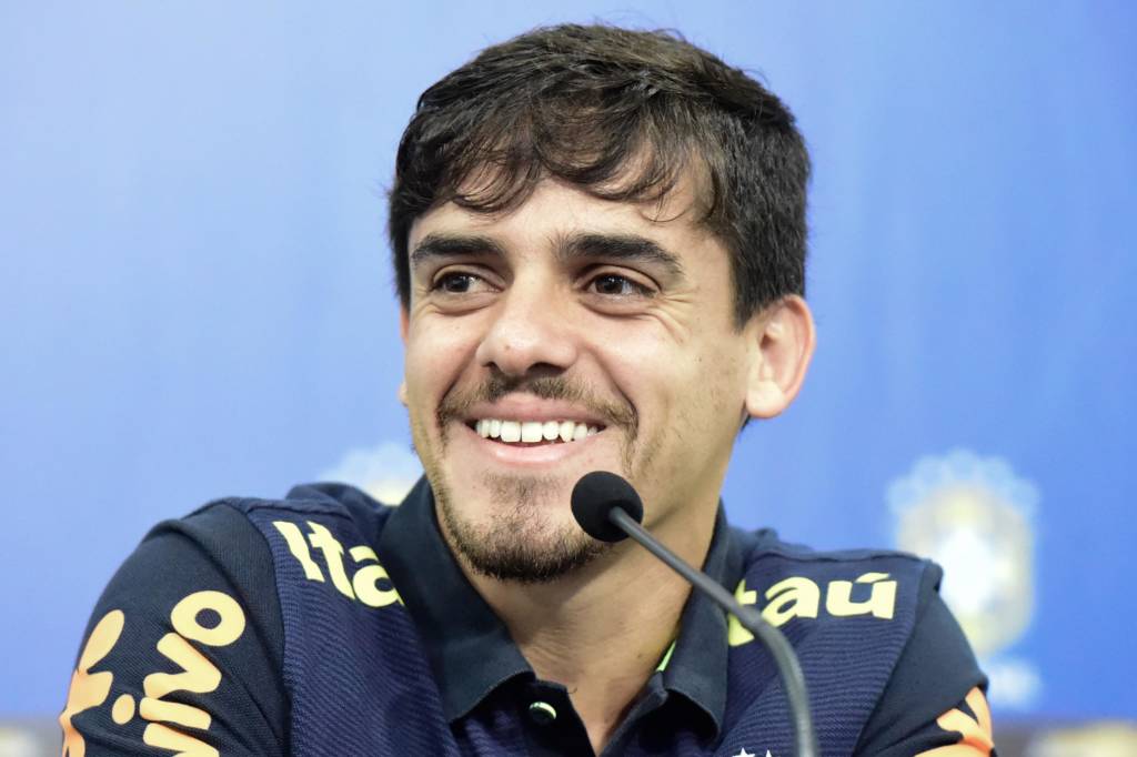Lateral direito do Corinthians substituirá o suspenso Daniel Alves contra o Paraguai (foto: Djalma Vassão/Gazeta Press)