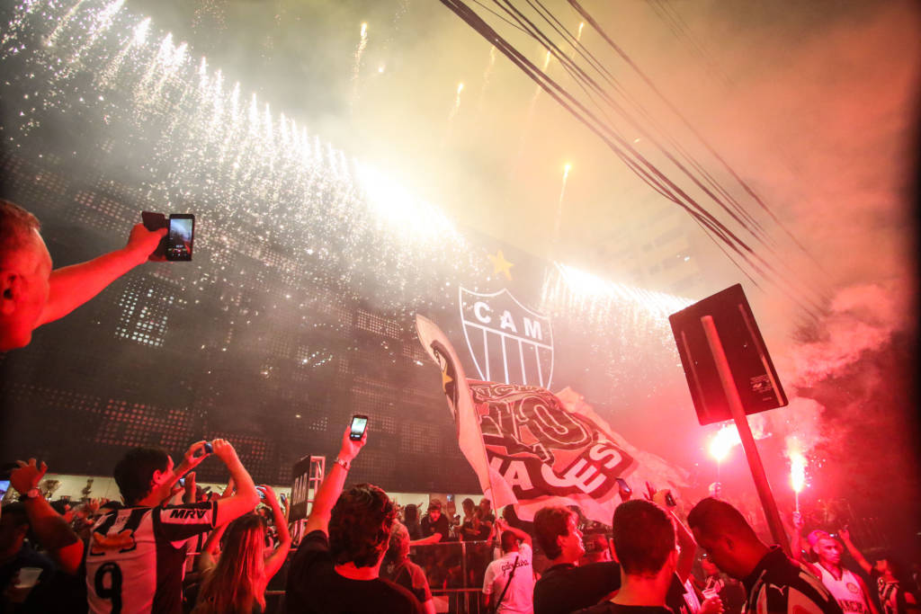 Torcedores do Galo fizeram festa em comemoração aos 109 anos do clube (Foto: Bruno Cantini/Atlético-MG)