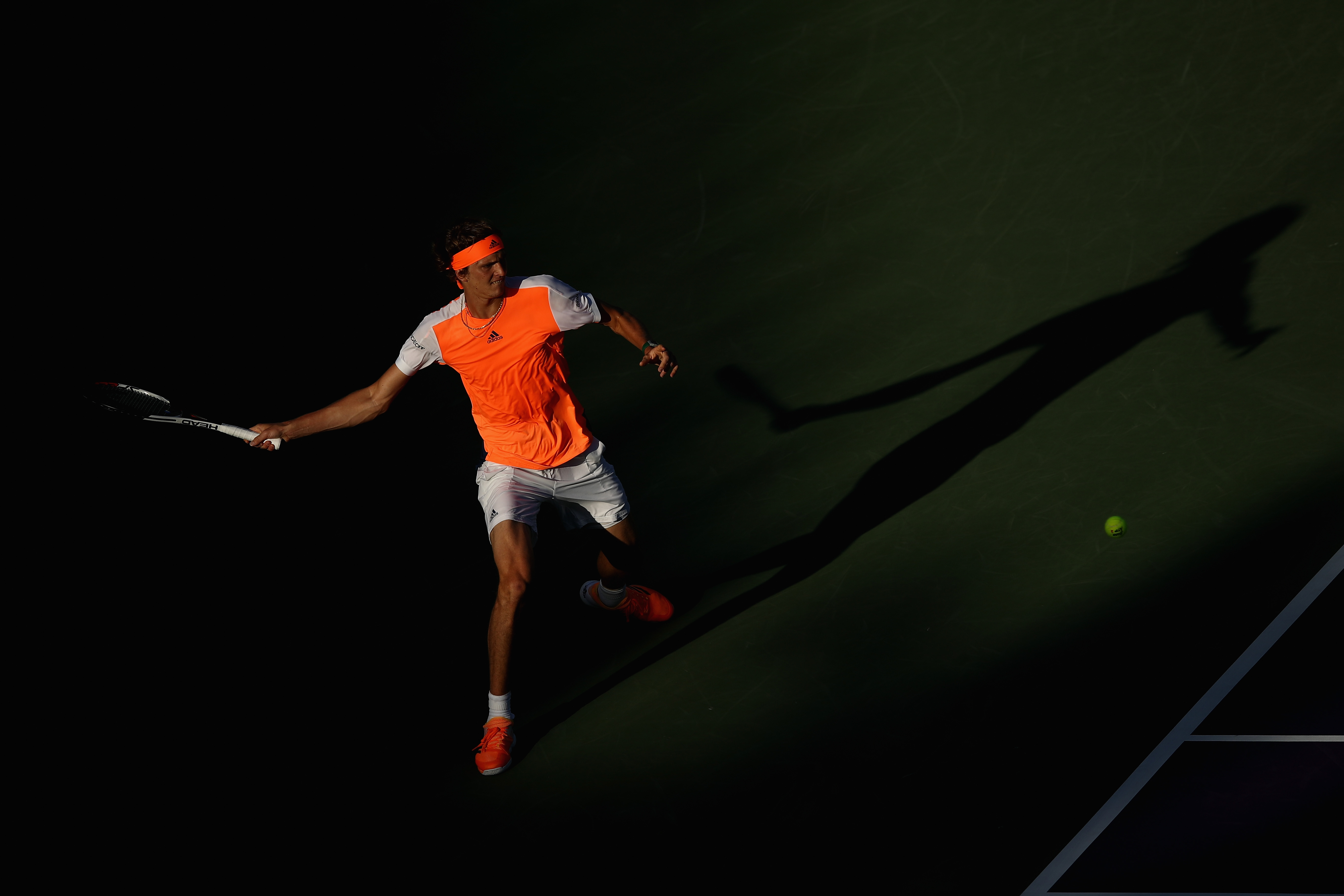 Jovem de 19 anos avança depois de 2h42min (Foto: Julian Finney/ Getty Images/ AFP)