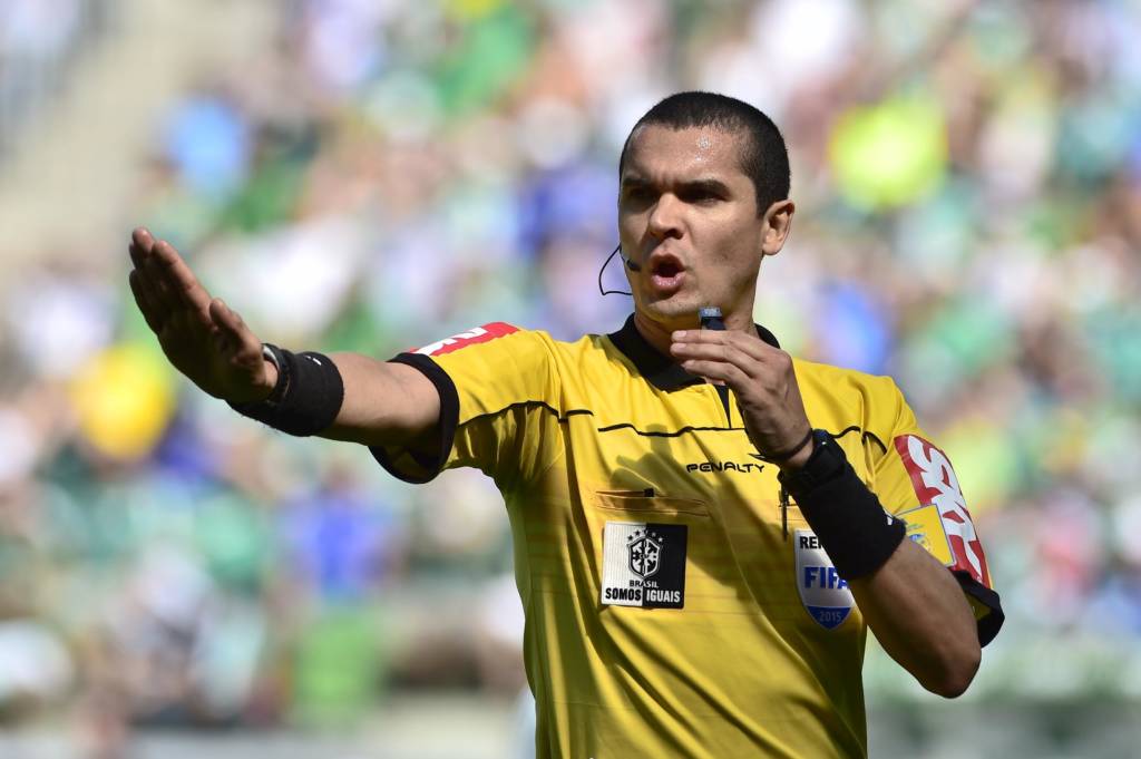 A escalação do árbitro Ricardo Marques Ribeiro para o clássico mineiro está gerando muita polêmica (Foto: Fernando Dantas/Gazeta Press)