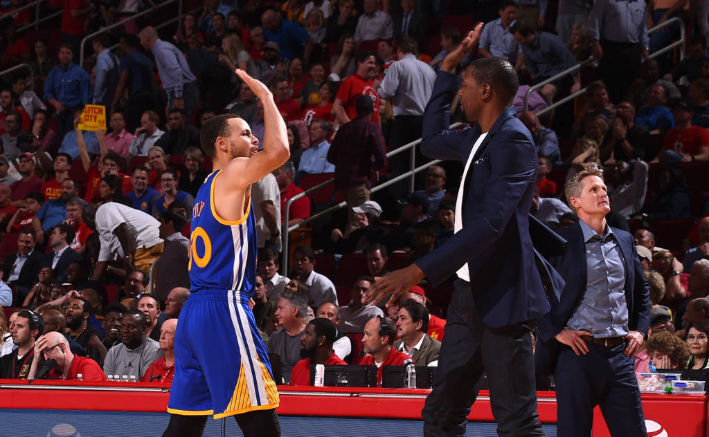 HOUSTON, TX - MARCH 28: Stephen Curry #30 and Kevin Durant #35 of the Golden State Warriors high five during the game against the Houston Rockets on March 28, 2017 at the Toyota Center in Houston, Texas. NOTE TO USER: User expressly acknowledges and agrees that, by downloading and or using this photograph, User is consenting to the terms and conditions of the Getty Images License Agreement. Mandatory Copyright Notice: Copyright 2017 NBAE Noah Graham/NBAE via Getty Images/AFP